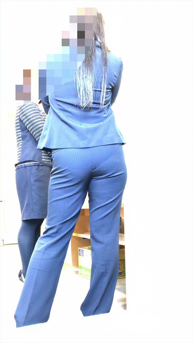 【再販】118むちむちなのにタイトなスーツを着てしまい尻が卑猥になってしまったお姉さん