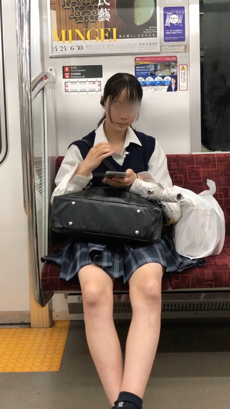 【放課後の眺め109】スタイルの良い清純派ＪＫを電車内で観察！