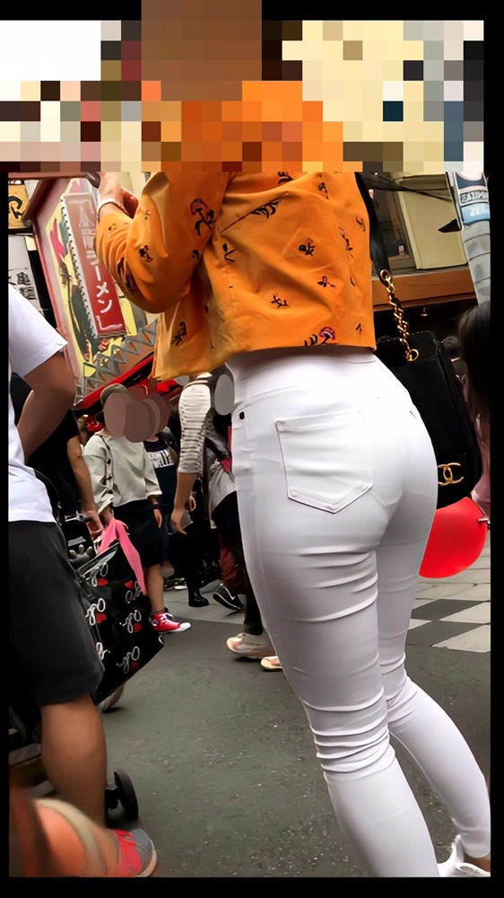 【再販】139短パンが短すぎるギャルとバキバキなパンティラインのお姉さん