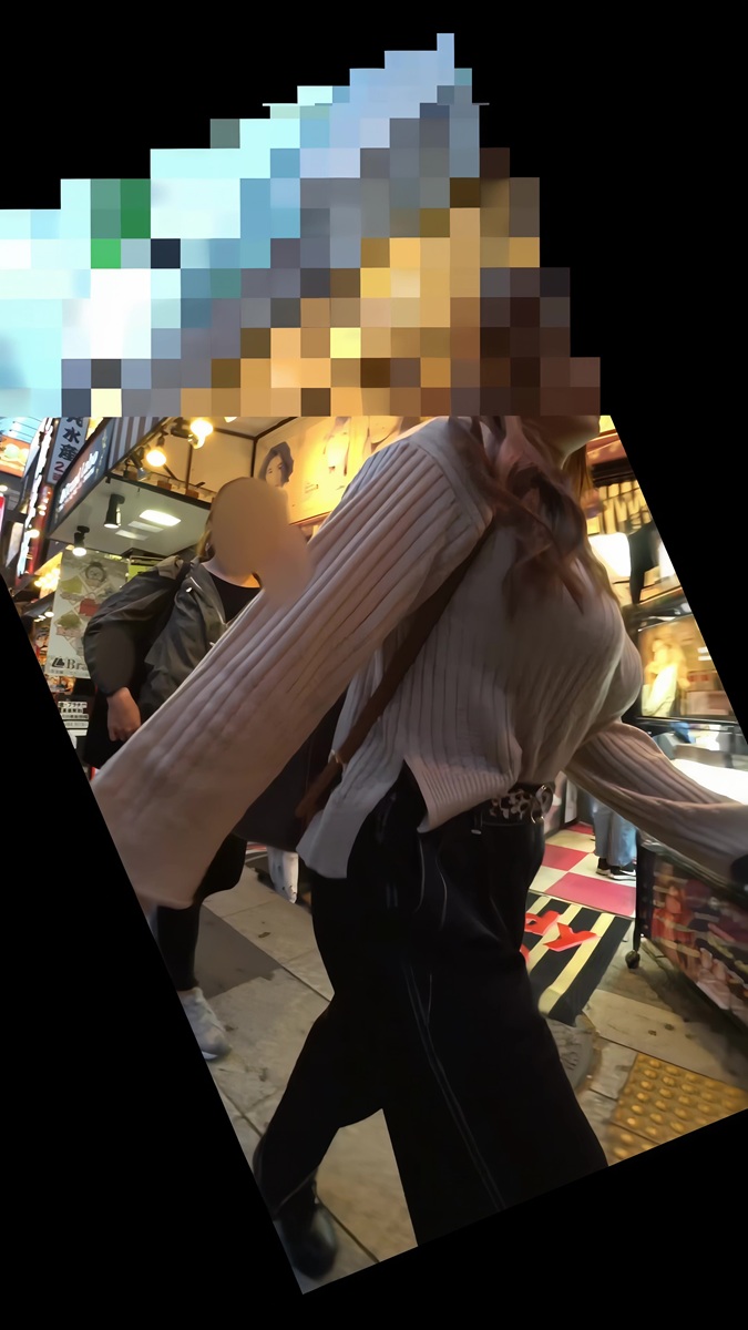 【再販】97エロいギャルが爆乳を見せつけながら街を歩いていました