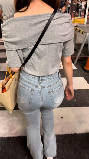 デニム女子コレクションVol.26 素敵なデカ尻フレアデニムのお姉さんと露出高めのデニムお姉さん