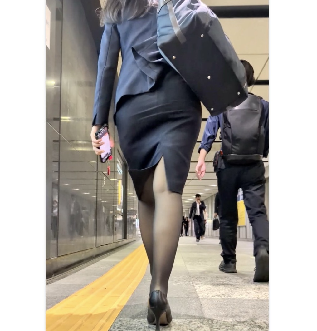 【549】都会のステキなスーツOL詰め合わせ！黒パンストもあるよ。