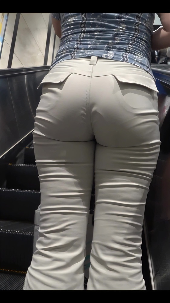 128パーフェクトな尻が卑猥なお姉さん