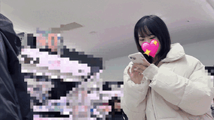 厳しい寒さの冬にもめげない暖か真っ白ダウンにミニスカロングブーツの最強コーデのその内側は…JD41S-4K