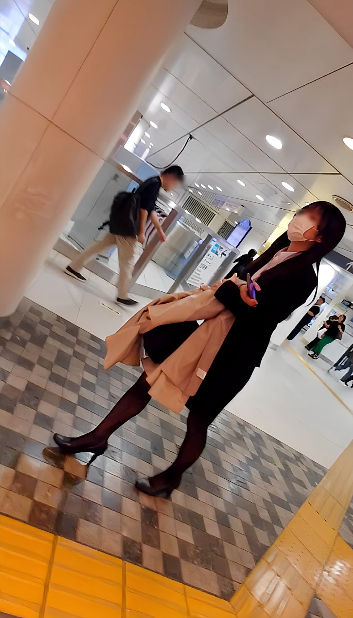 黒ストOLちゃん追いかけてスト越し白Pたのしみました