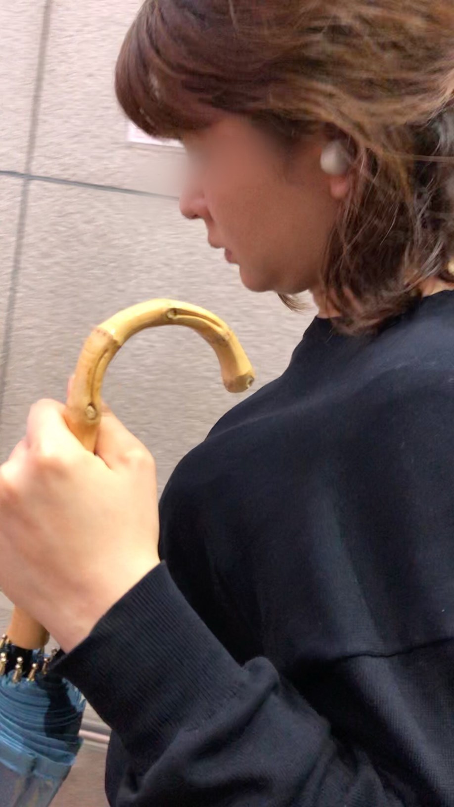 【横からの眺め358】程よい肉付きの人妻風ＯＬのロケットおっぱいに大興奮！！