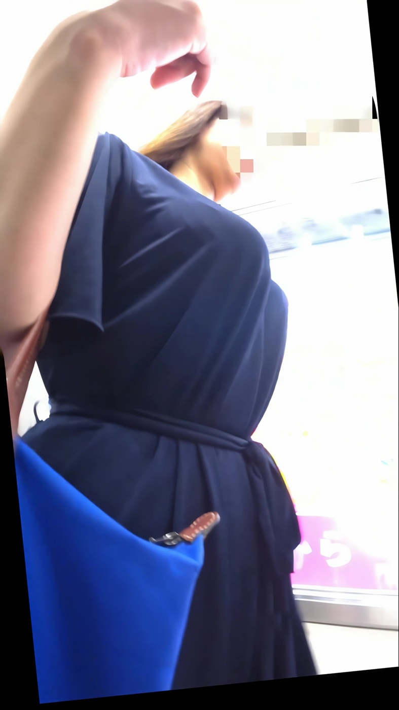 【再販】131ものすごいロケットおっぱいを見せびらかすお姉さん