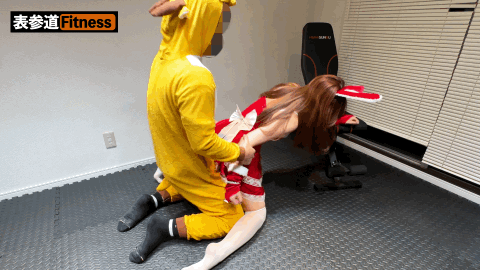 サンタ美女と性なるトレーニング　暗闇に乗じて挿入する発情トナカイ　白ニーハイ絶対領域へ大量ぶっかけ