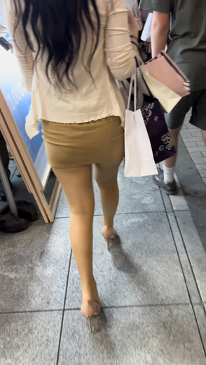 タイトスカート女子コレクションVol.23 超ミニスカのえちえちお姉さんと品のある黒いロングスカートのお姉さん
