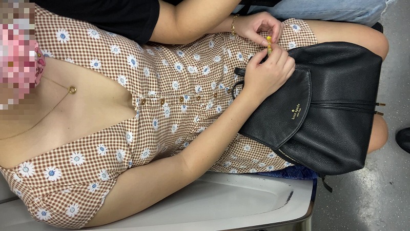 【再販】胸元が大きく開いたワンピースとエロい、ちっぱいのお姉さま(/ω＼)