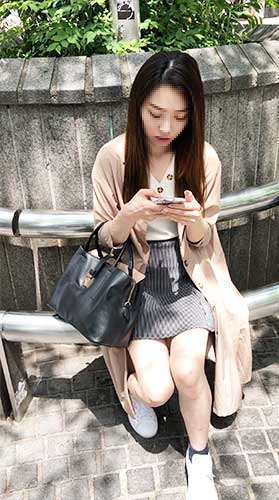 【SS美人まさかのノーパン！！しかも未処理の剛毛だった！！】特殊機材で撮影→超接写！高画質！