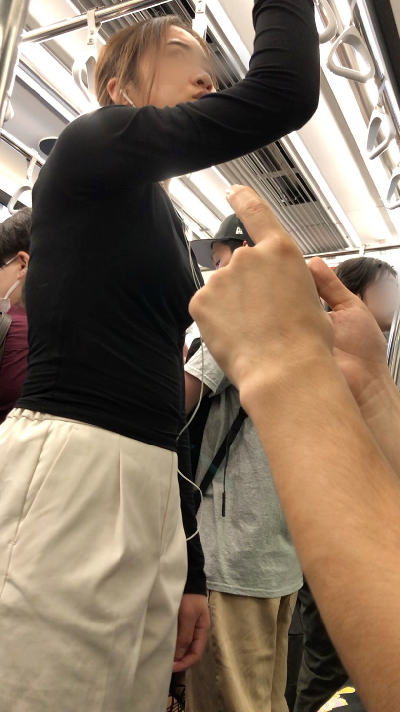 【下からの眺め100】程よい肉付きのセクシーＯＬを下から！