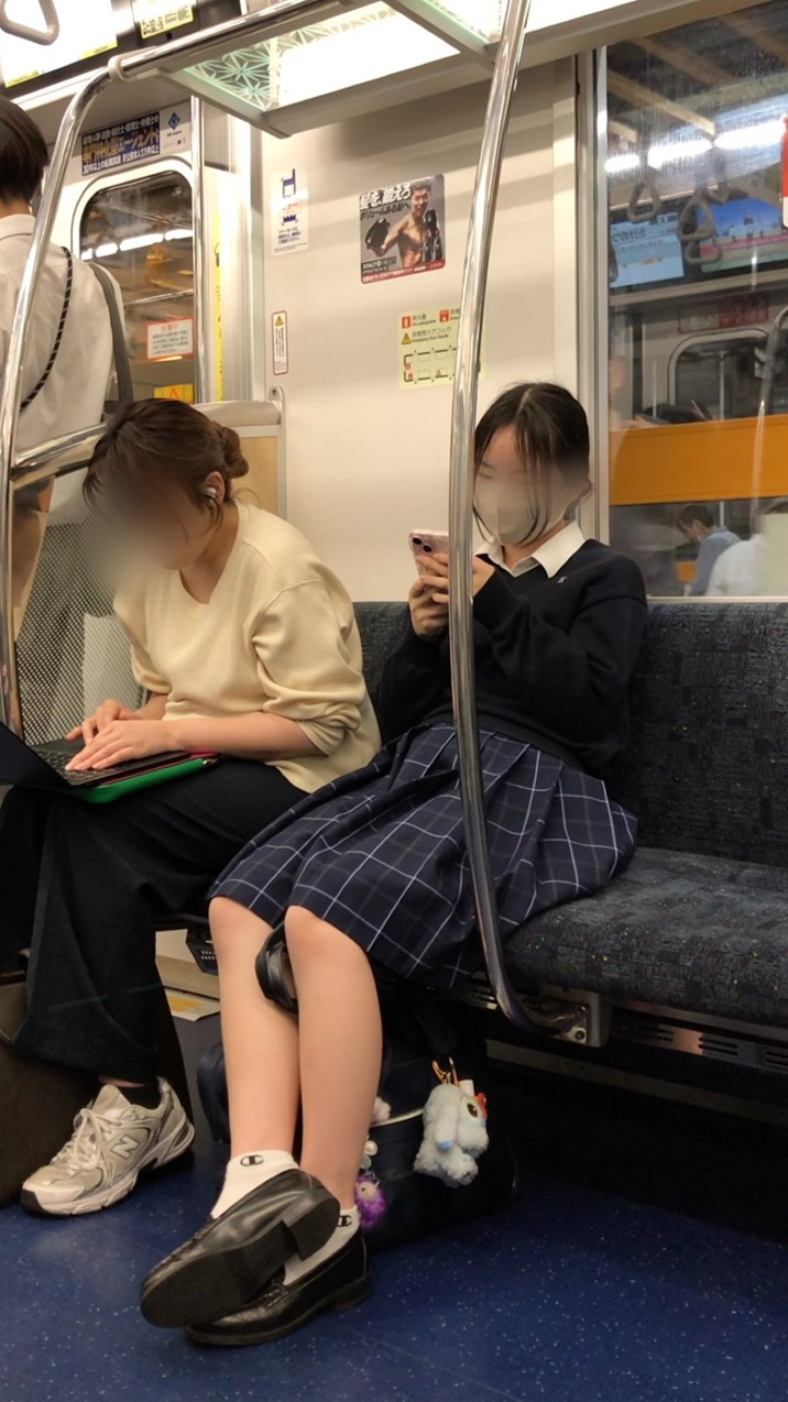 【放課後の眺め113】真面目風のムチムチＪＫを斜め前方から観察！