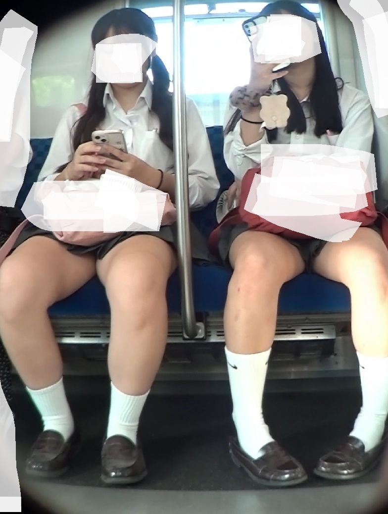 【再販】制服女子のお座り対面撮り88～スタイル抜群の色白ミニスカ女子