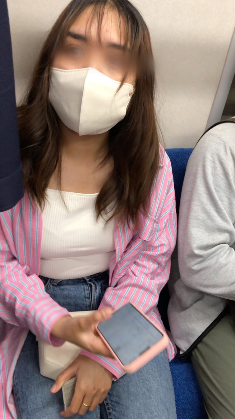 【上からの眺め44】健康的なムチムチ巨乳のシルエットを上から観察！