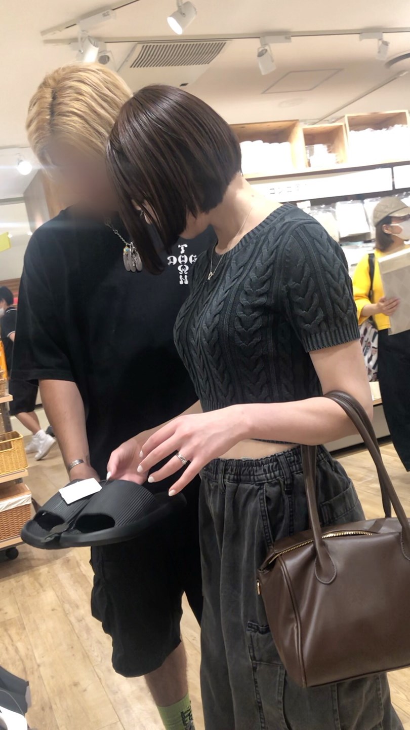 【お買い物中の眺め101】キレカワＪＤの超美乳を店内で追い回し！！