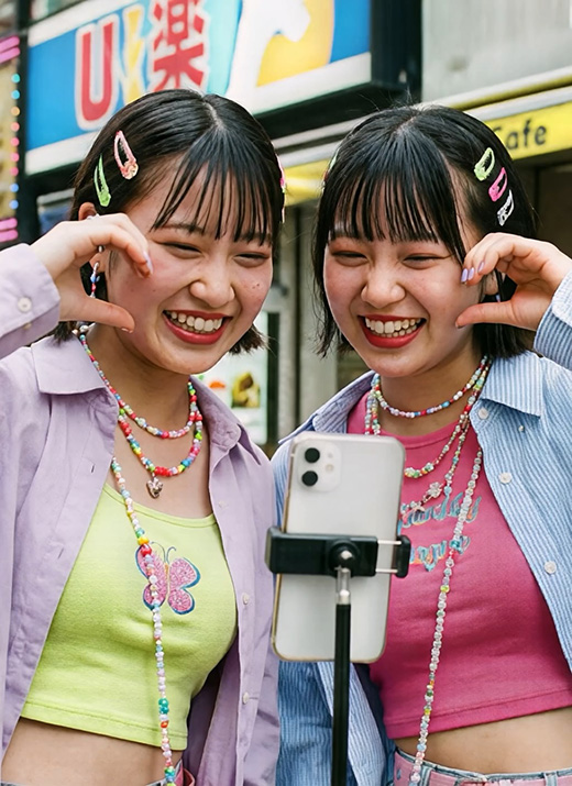 【動画】街角ガールズ 友だち同士でキスチャレンジ｜原宿系素人女子41組