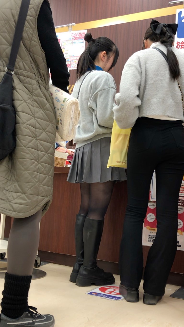 【後ろからの眺め25】私服ＪＫのミニスカート姿に釘付け！