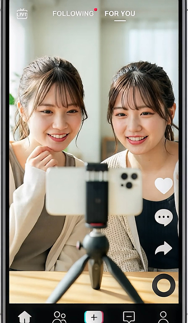 【動画】SNS女子 生配信ノリでWちっぱい比べ