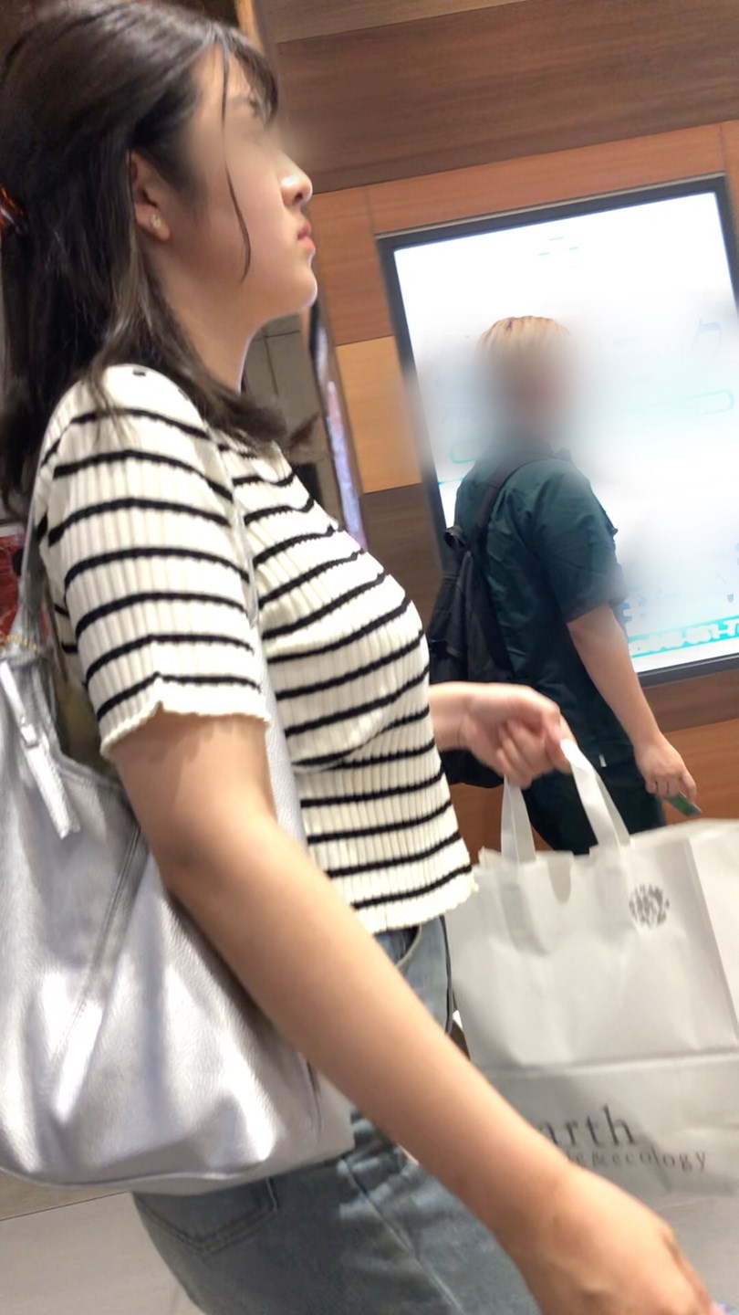【横からの眺め377】肉付きの良い長身ＪＤの巨乳と巨尻を追いかけて！