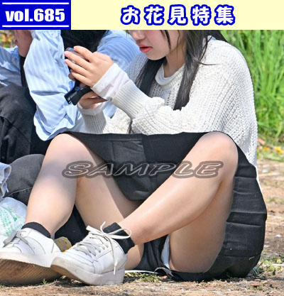 vol.685：お花見特集：M字大開脚やＶ字大開脚のおかげでスカパン脇から白の生Ｐがバッチリと見えちゃってます！他、多数収録！