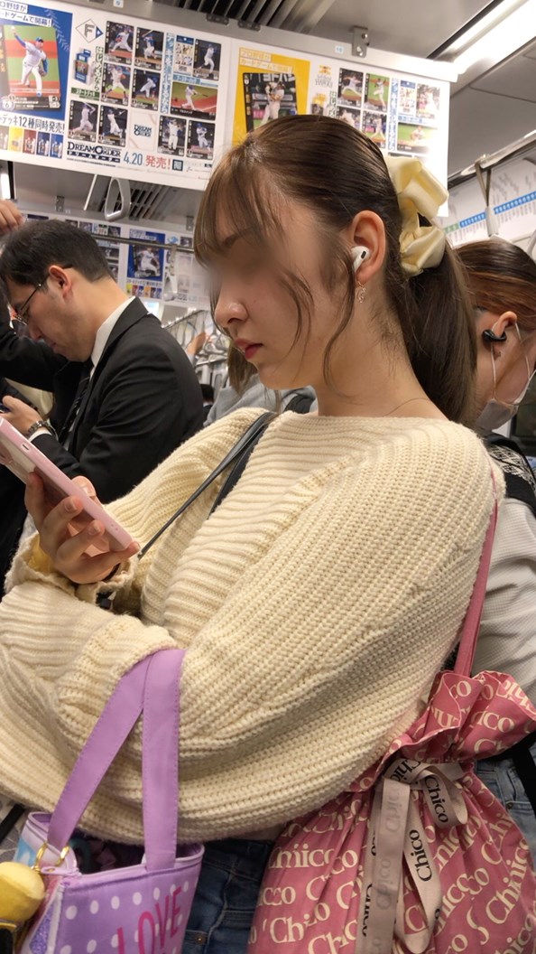 【すぐそこの眺め151】程よい肉付きの美人ＪＤのおっぱいを至近距離で観察！
