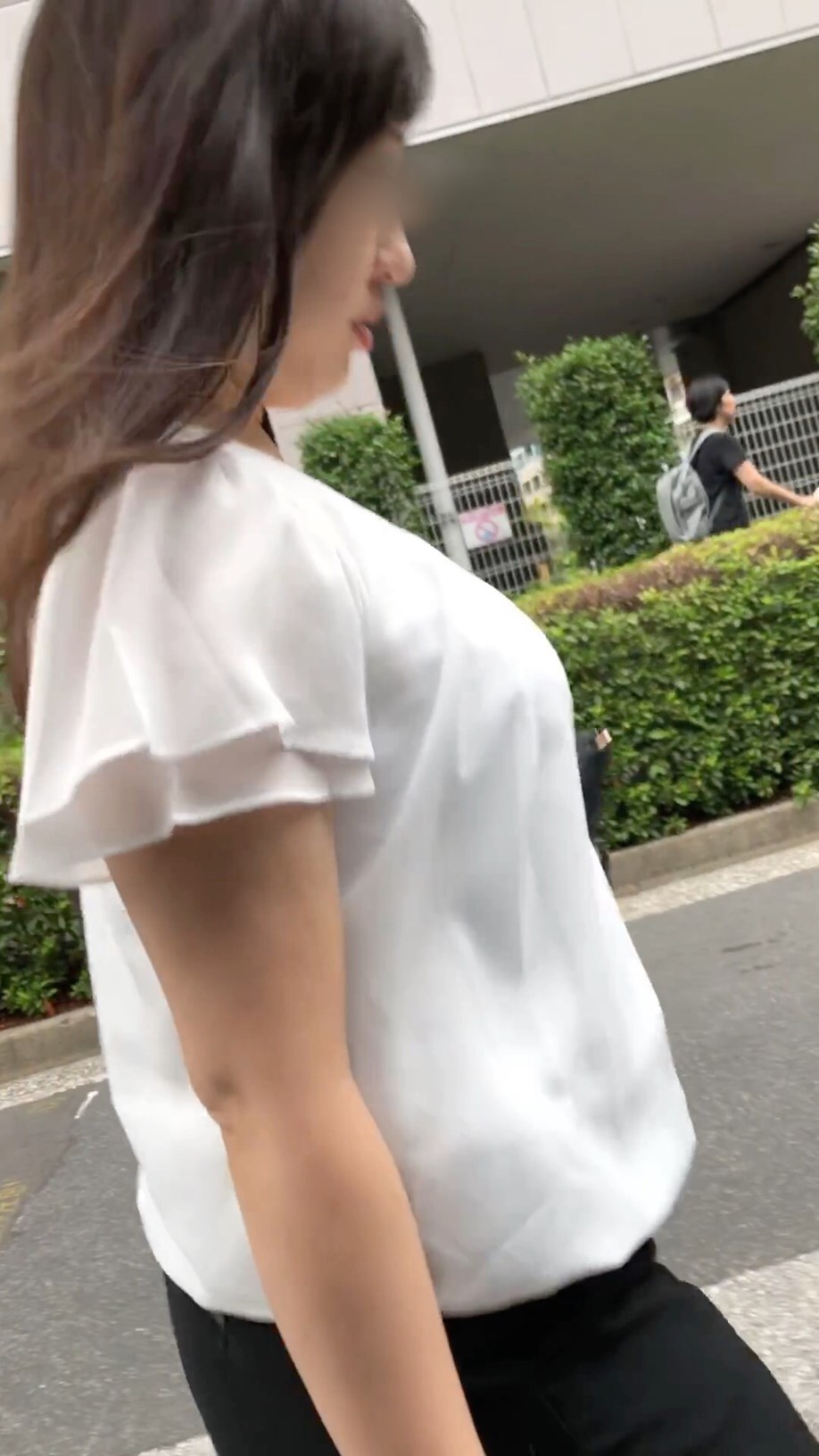 【横からの眺め391】ムチムチボディのＯＬの爆乳乱舞に釘付け！！