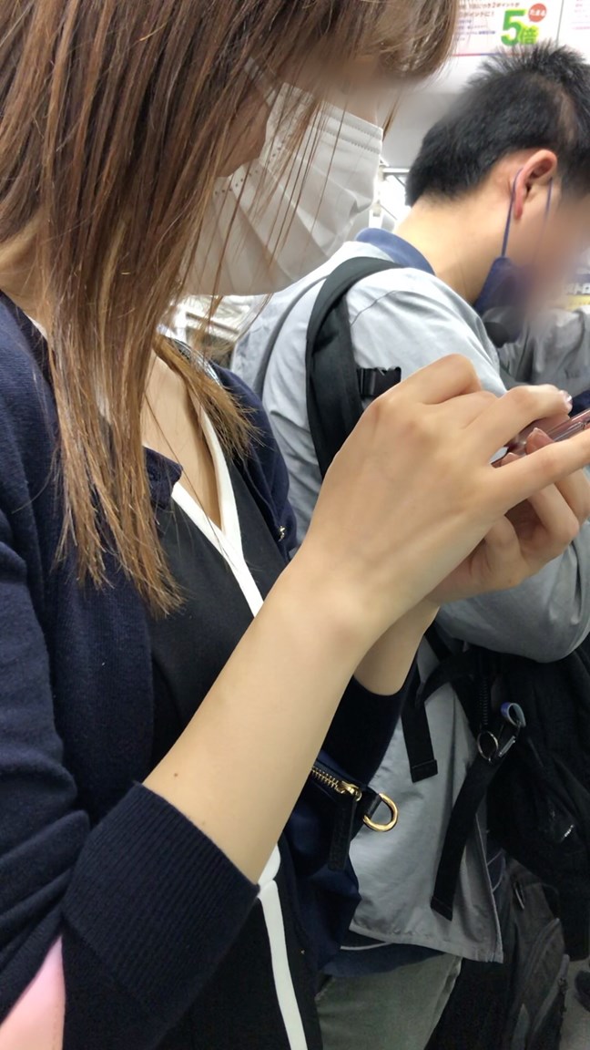 【すぐそこの眺め167】セクシー系の美人ＯＬを至近距離で観察！