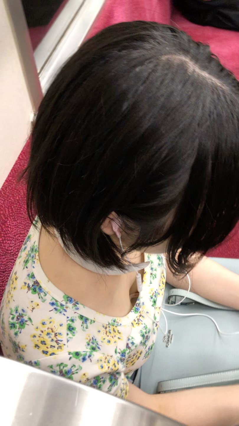 【上からの眺め66】スタイル抜群ＯＬのオッパイの谷間に一転集中！！