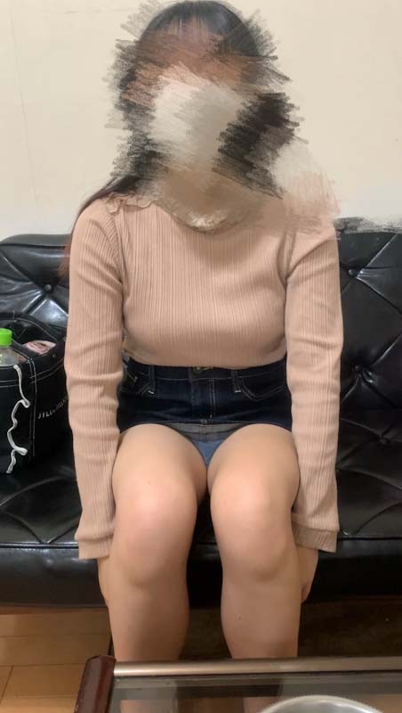 素人女子をウソアンケートでパンチラ胸チラ盗撮放題♡