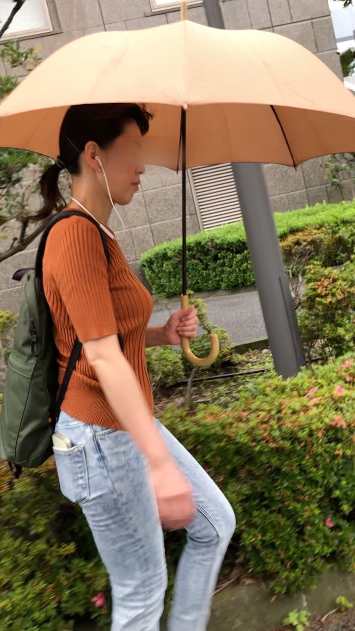 【横からの眺め362】スタイル抜群のGカップOLを並走で!