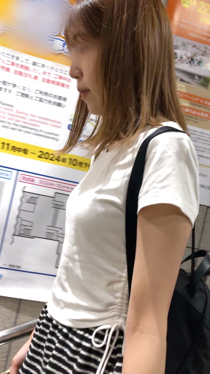 【横からの眺め348_ちっぱいver】スタイル抜群のＯＬのＢカップを並走で！