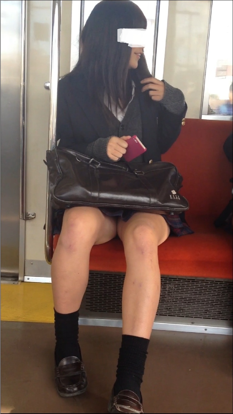 【再販】制服女子のお座り対面撮りセット～廃止された赤チェックスカート集