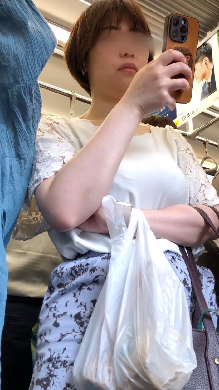 【下からの眺め103】程よい肉付きの長身ＯＬは推定Ｇカップ！