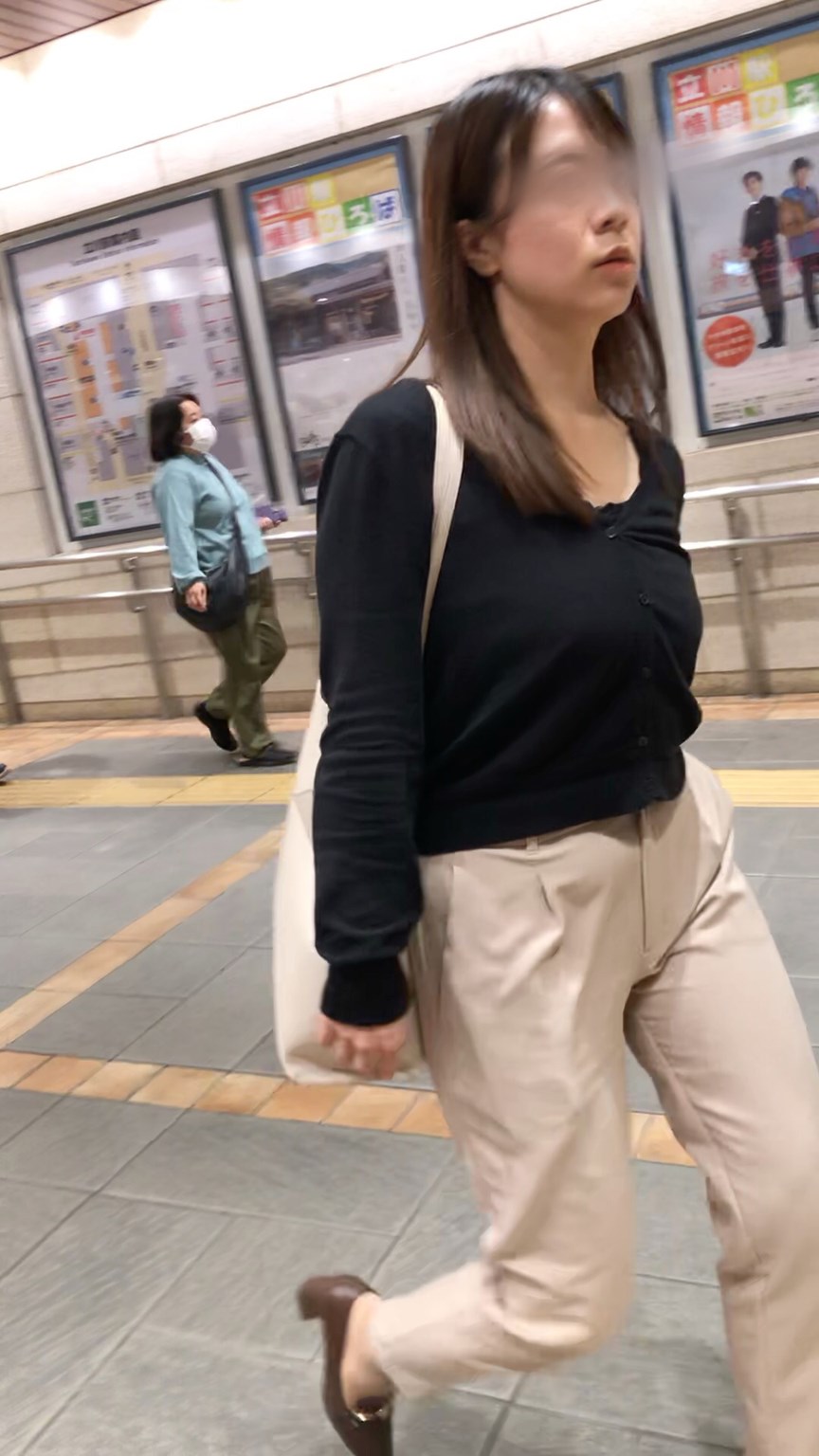 【横からの眺め347】程よい肉付きのキレカワＯＬは推定Ｇカップ！！