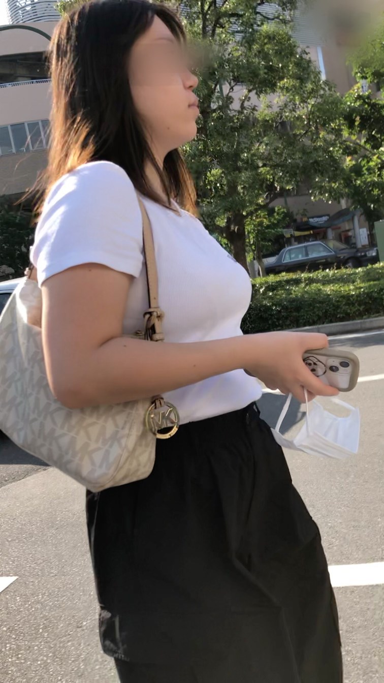 【横からの眺め368】ムチムチボディのＯＬのロケットおっぱいを並走で！