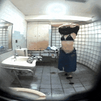 【再販】共同トイレでパンツ咥えて着替える清楚系JD