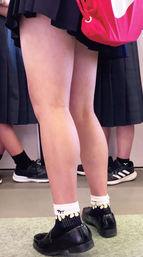 しっかり鍛え上げられたふっくらムチムチスポーツ生脚