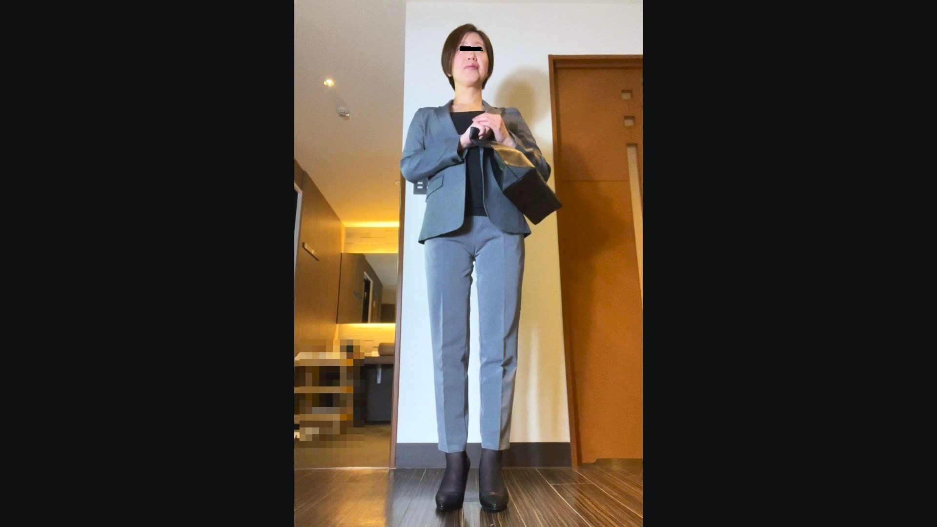 【再販】【三十路パンツスーツ★黒ストOL】【初Ｓ〇Ｘ！】【口内射精】【ア〇ル】【感度MAX】パンスト美女の足指を舐めつくす！まき31才