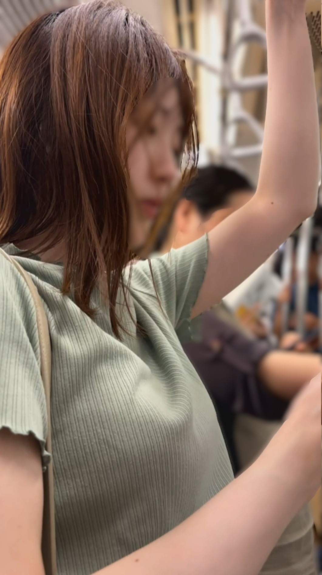 街の風景８　絶景な美顔＆美巨乳のＯＬお姉さんの横乳をたっぷり観察