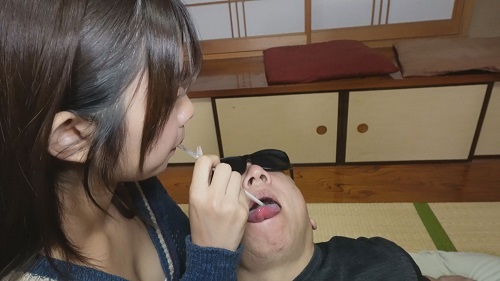 うっすら白コケが生えた艶かしいベロで顔面舐めとストロー唾液吸収（完全オリジナル）