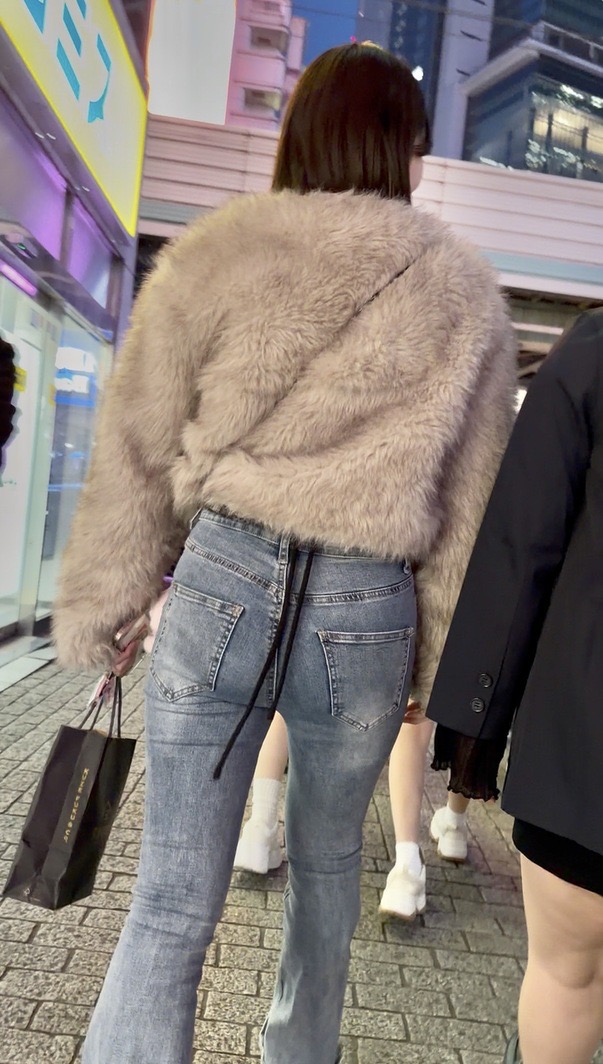 デニム女子コレクションVol.143 淡いブルーのむっちりフレアデニムお姉さんとリーバイスの美脚デニムのお姉さん！