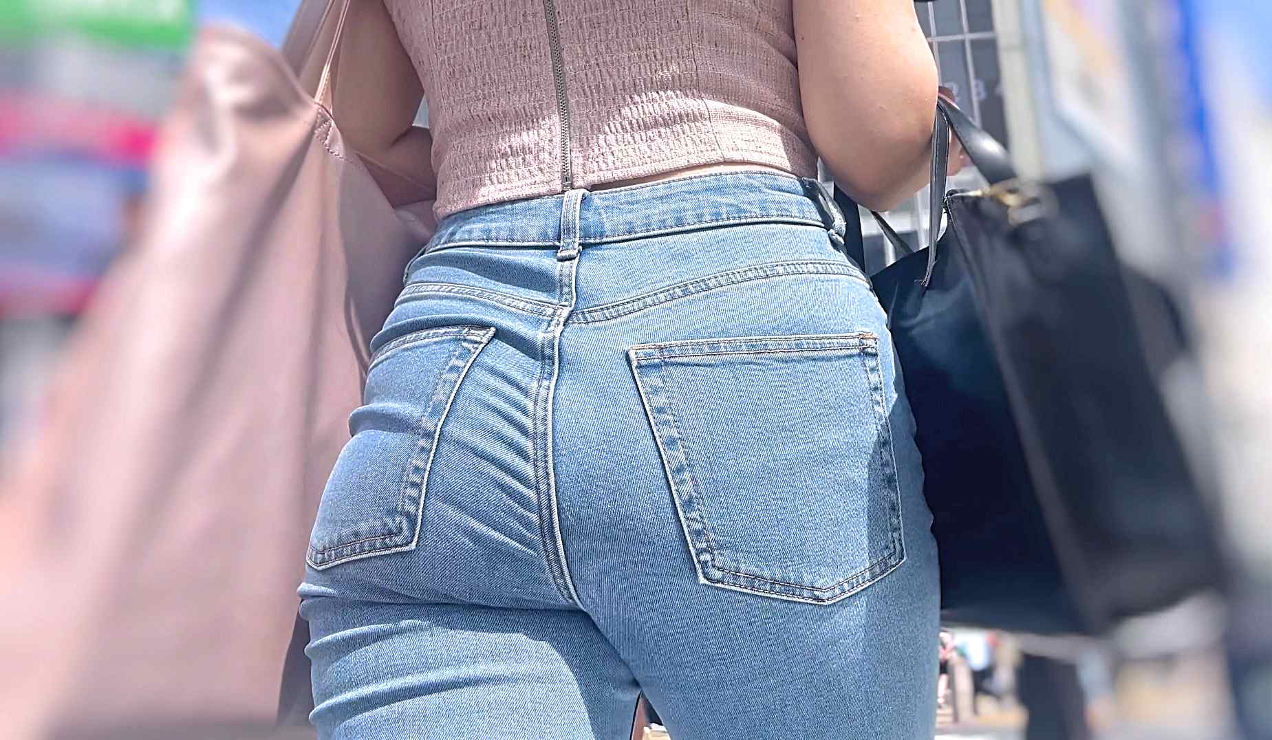 超Sクラスの美巨尻たちを堪能！王道スキニーデニムからエロケツをガチパッツンさせて食い込みで♂を誘う!