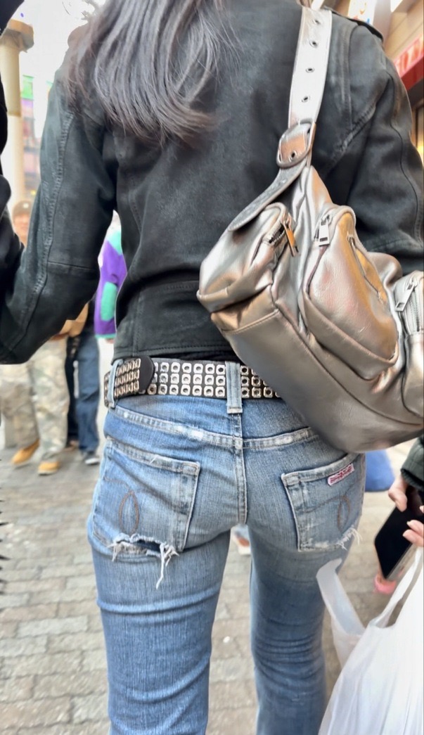 デニム女子コレクションVol.120 ゴツいベルトのスレンダーデニム尻のお姉さんとムチムチフレアデニム尻のお姉さん３選！