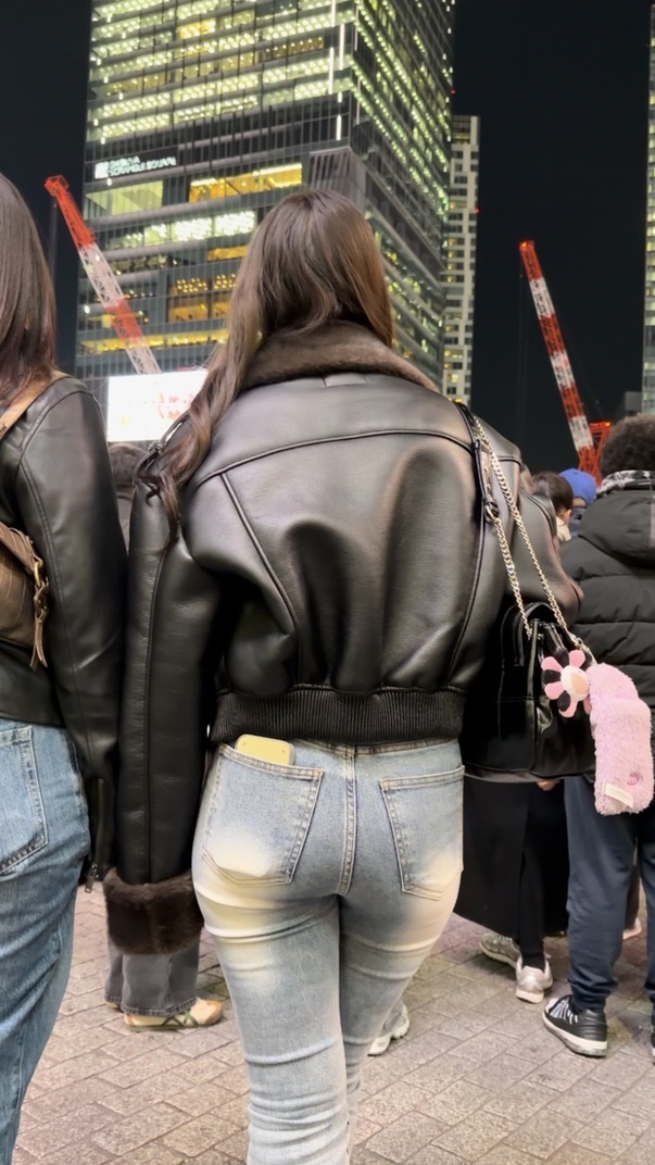 デニム女子コレクションVol.128 そそるエロフレアデニムのお姉さん2連発