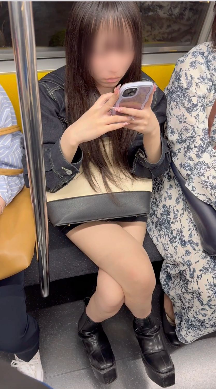 【再販】S級美人お姉さんの真上からのお顔と生脚をガンガン見まくります