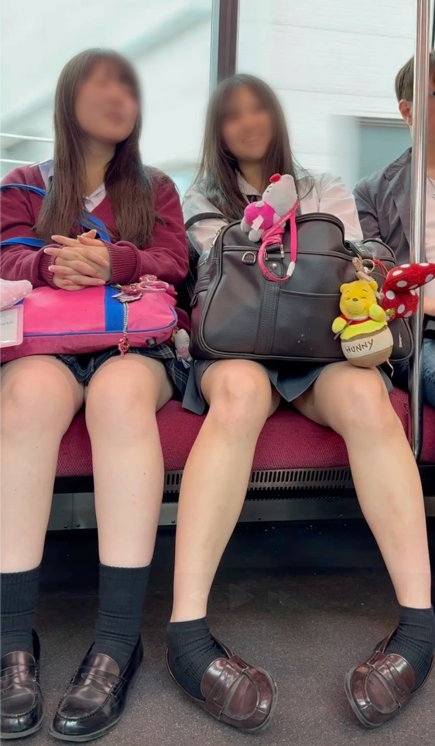 【再販】仲良し2名のS級制服美女を2人分楽しめるエロ過ぎる対面ミニスカ生脚