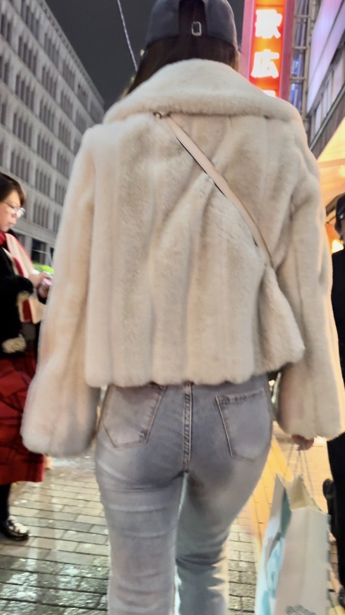 デニム女子コレクションVol.102 淡いブルーの肉感しっかりフレアデニムのお姉さん達