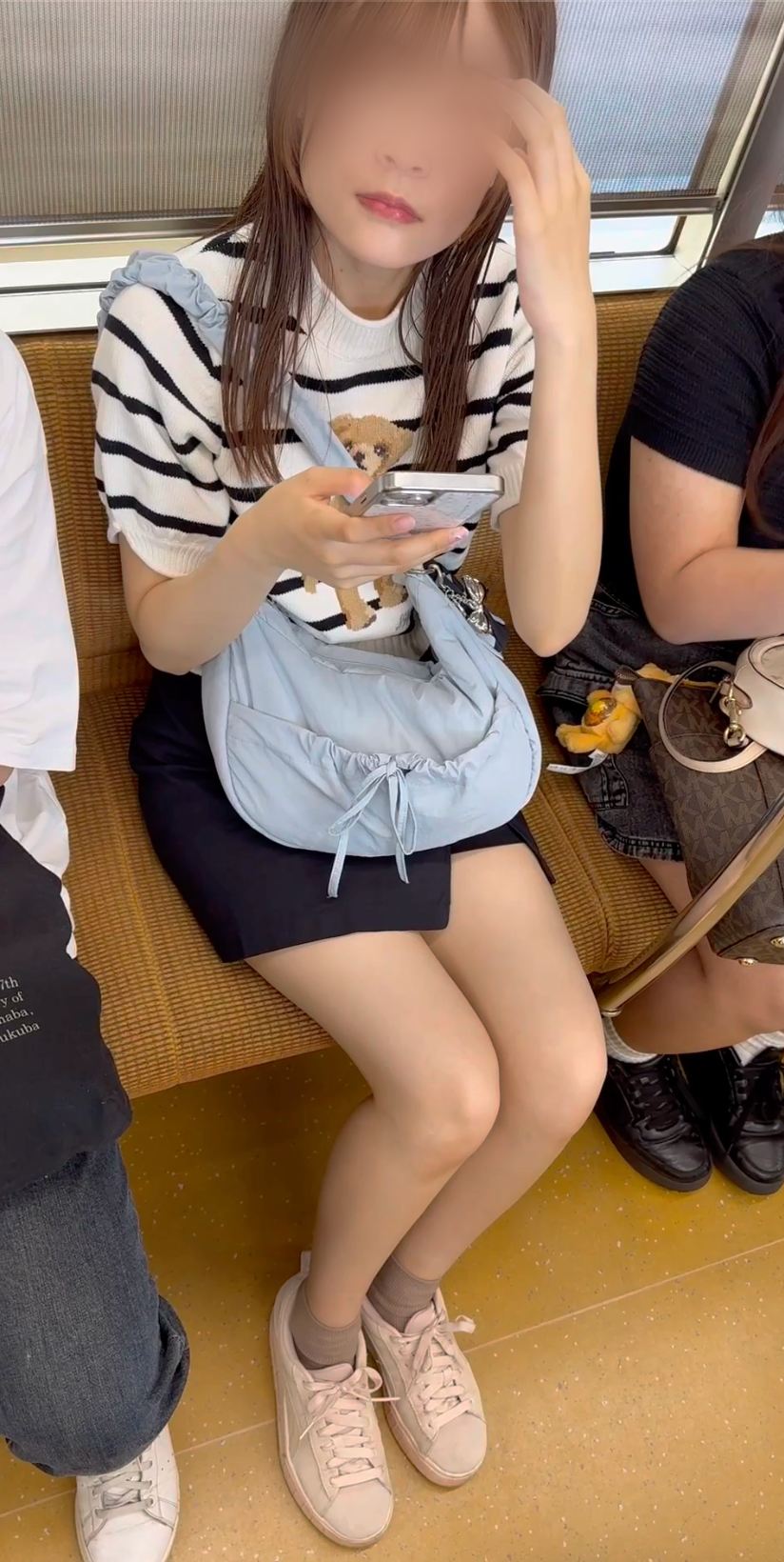 【再販】S級美人お姉さんを真上から密着！ショーパンからの見える綺麗な生脚を劇撮