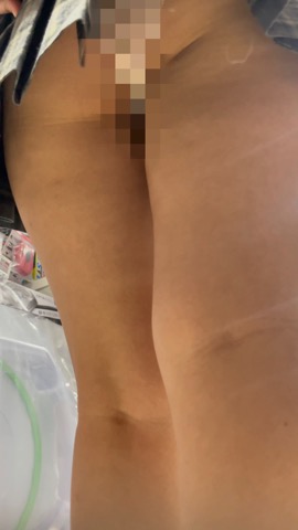 [4K]縦型動画　ミニスカJ○ちゃん　パンツが食い込みすぎて生尻が丸見え！！